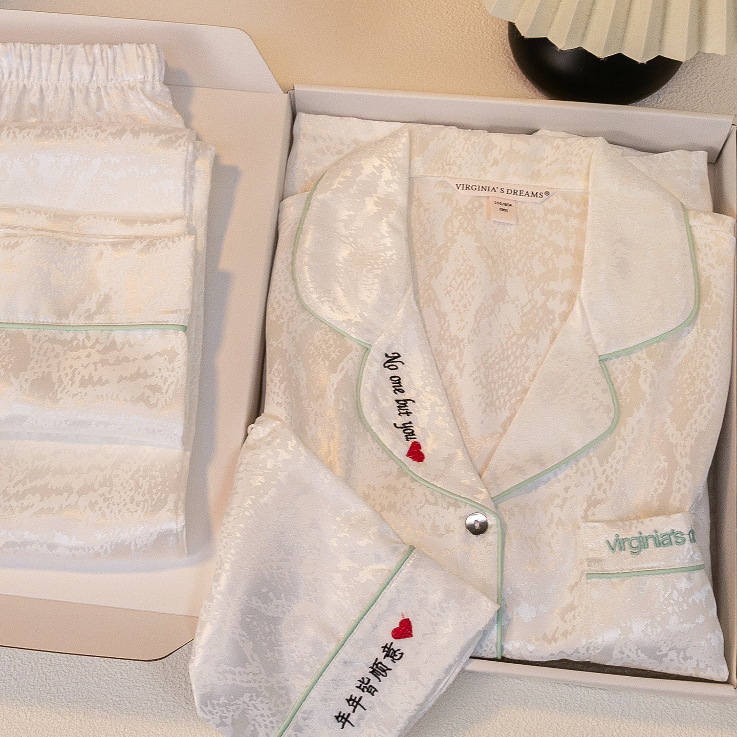 定制刺绣情侣睡衣礼盒装2026春季冰丝长袖睡衣女送男友礼物家居服