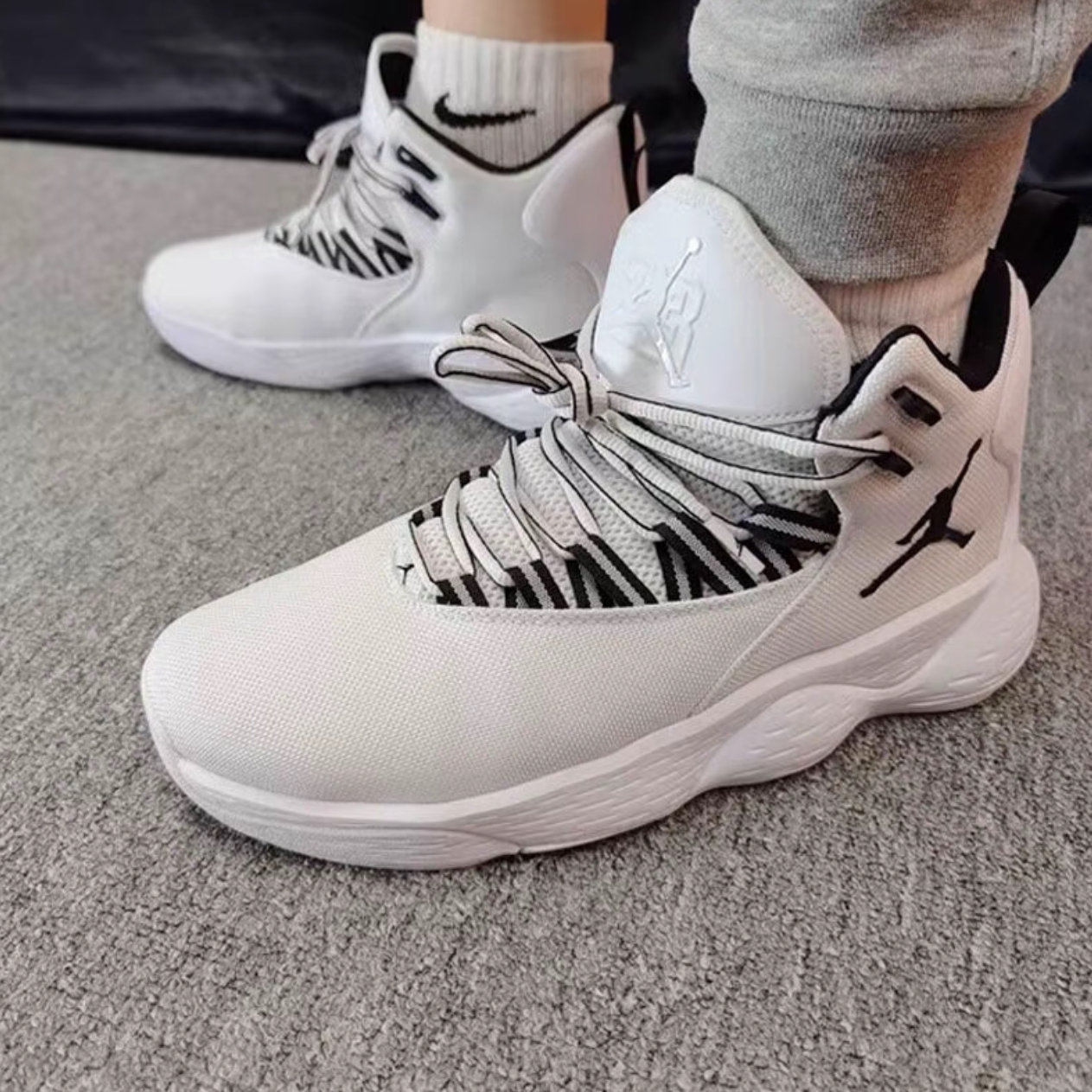 Jordan Super.Fly MVP 减震防滑男子篮球鞋 AR0038-100 断码特惠
