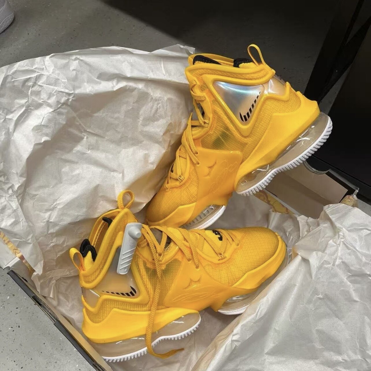 NIKE LEBRON XIX EP 詹姆斯LBJ19实战篮球鞋 DC9340-700 断码特惠