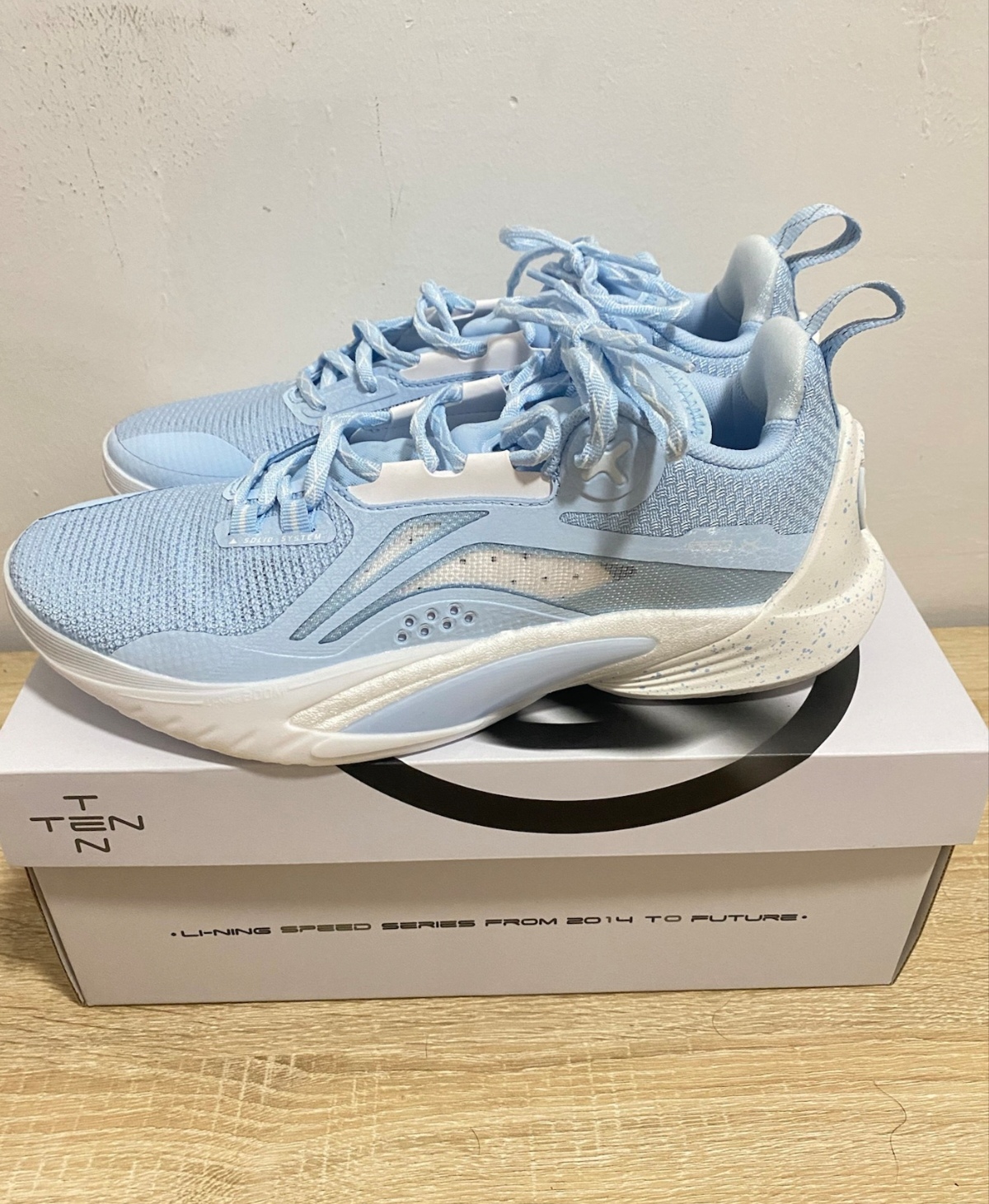 李宁闪击10减震耐磨透气篮球鞋