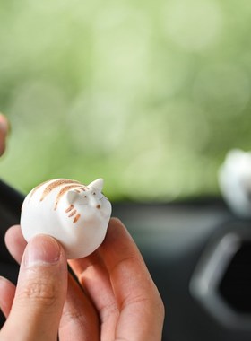 创意可爱猫咪摆件桌面迷你陶瓷茶宠车载招财猫小猫礼物家居饰品