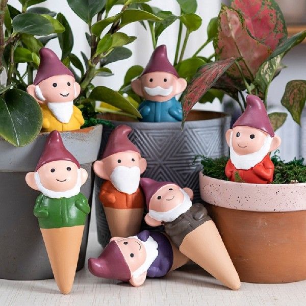 7pcs Gnomes Self-Watering Stakes for Indoor Plant