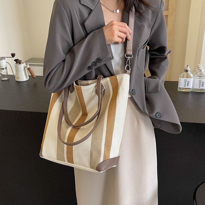 撞色条纹个性帆布单肩包大容量实用包女式2025新款上课通勤托特包