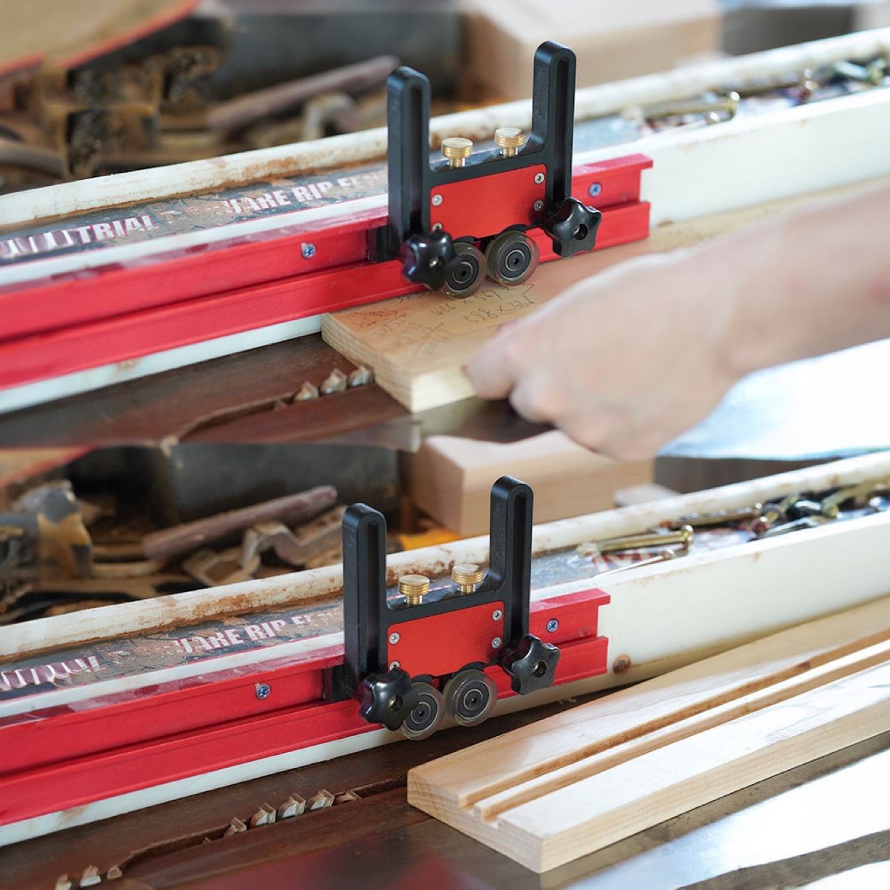 木工推台锯裁板锯电圆锯台锯带锯羽毛板安全辅助件木工压料器