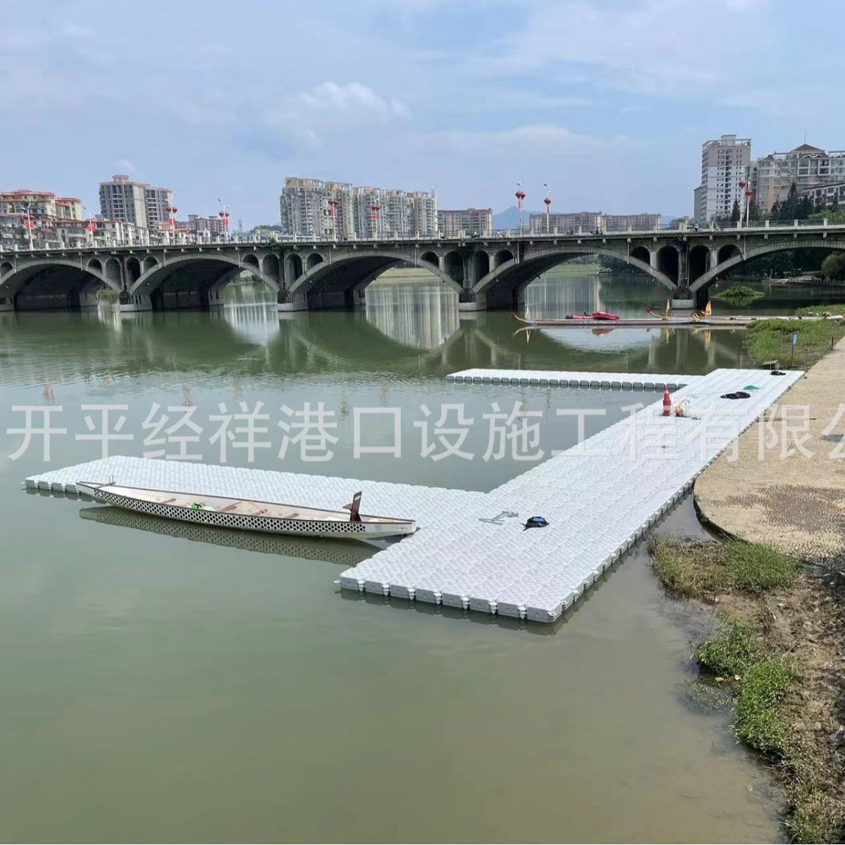 厂家批发码头戏水池水上浮筒平台游船水上公园摩托皮艇用养殖浮筒
