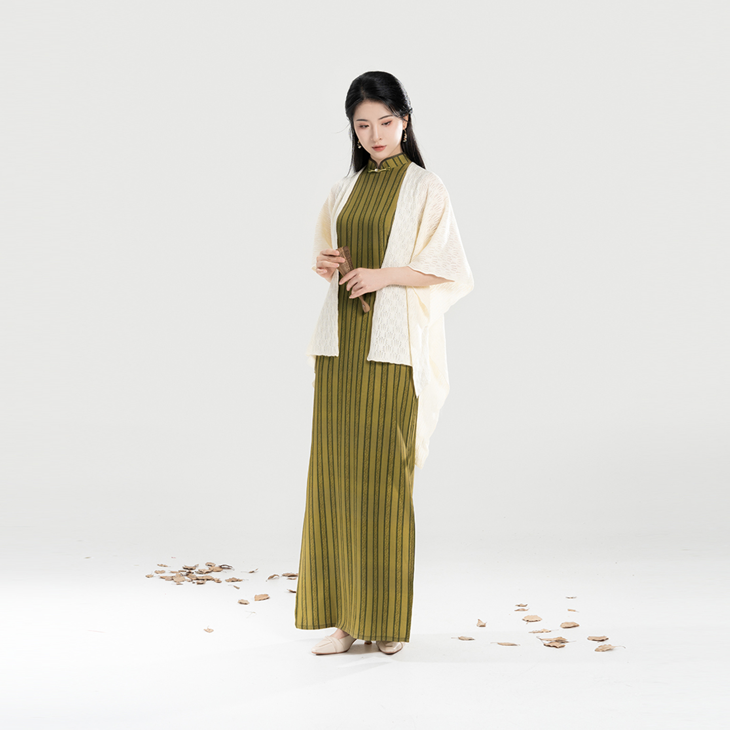 织造司[玉柳]新中式柿蒂卷云纹无袖旗袍女绵羊毛百搭镂空针织披肩