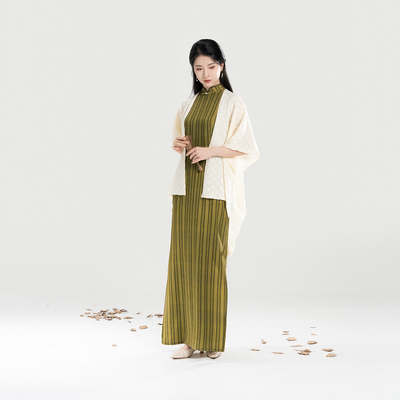 织造司[玉柳]新中式柿蒂卷云纹无袖旗袍女绵羊毛百搭镂空针织披肩