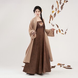 秋菊织造司原创新中式禅意A字吊带连衣裙后背打缆肌理感针织外套