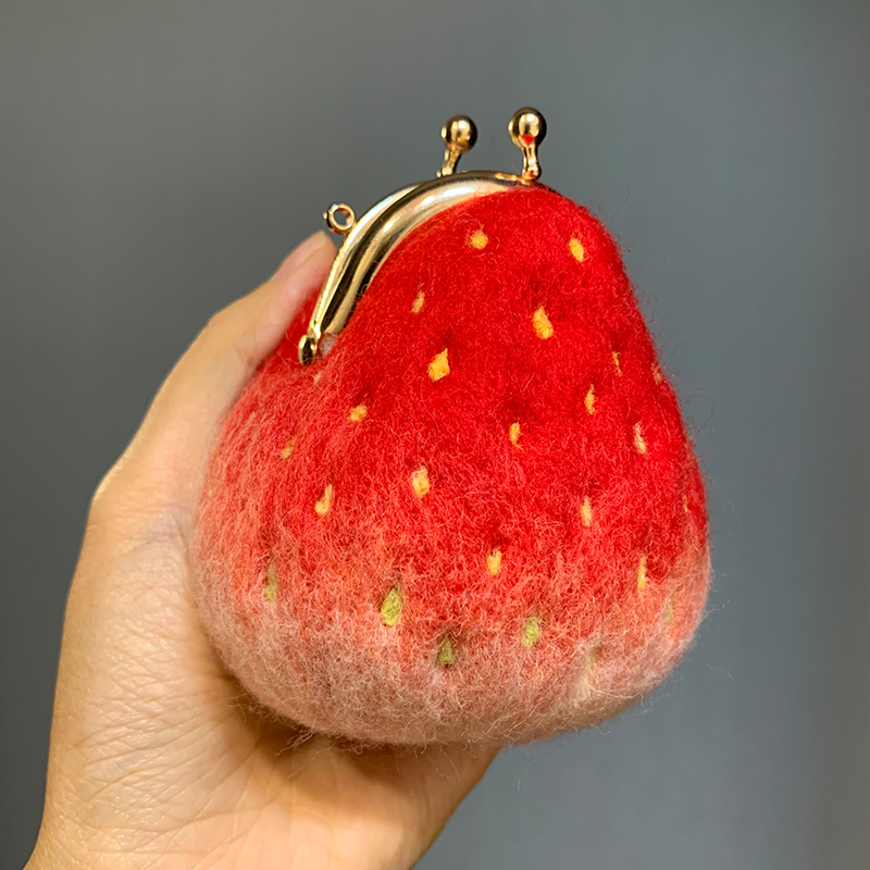 羊毛毡戳戳乐材料m包DIY草莓口金包超迷你斜挎包新年礼物红包