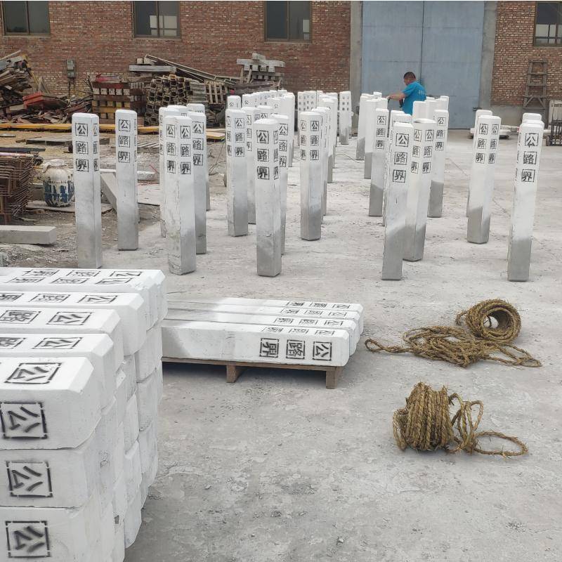 混凝土公路界用水泥界碑界桩工厂生产百米桩里程碑安全标志桩标牌