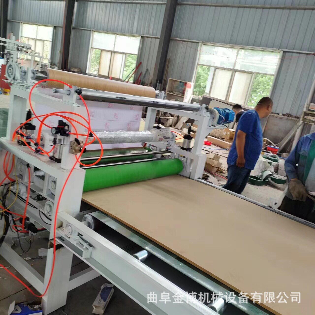 不锈钢板自动覆膜机铝型材表面贴膜机剥离纸收卷自带背胶复合机