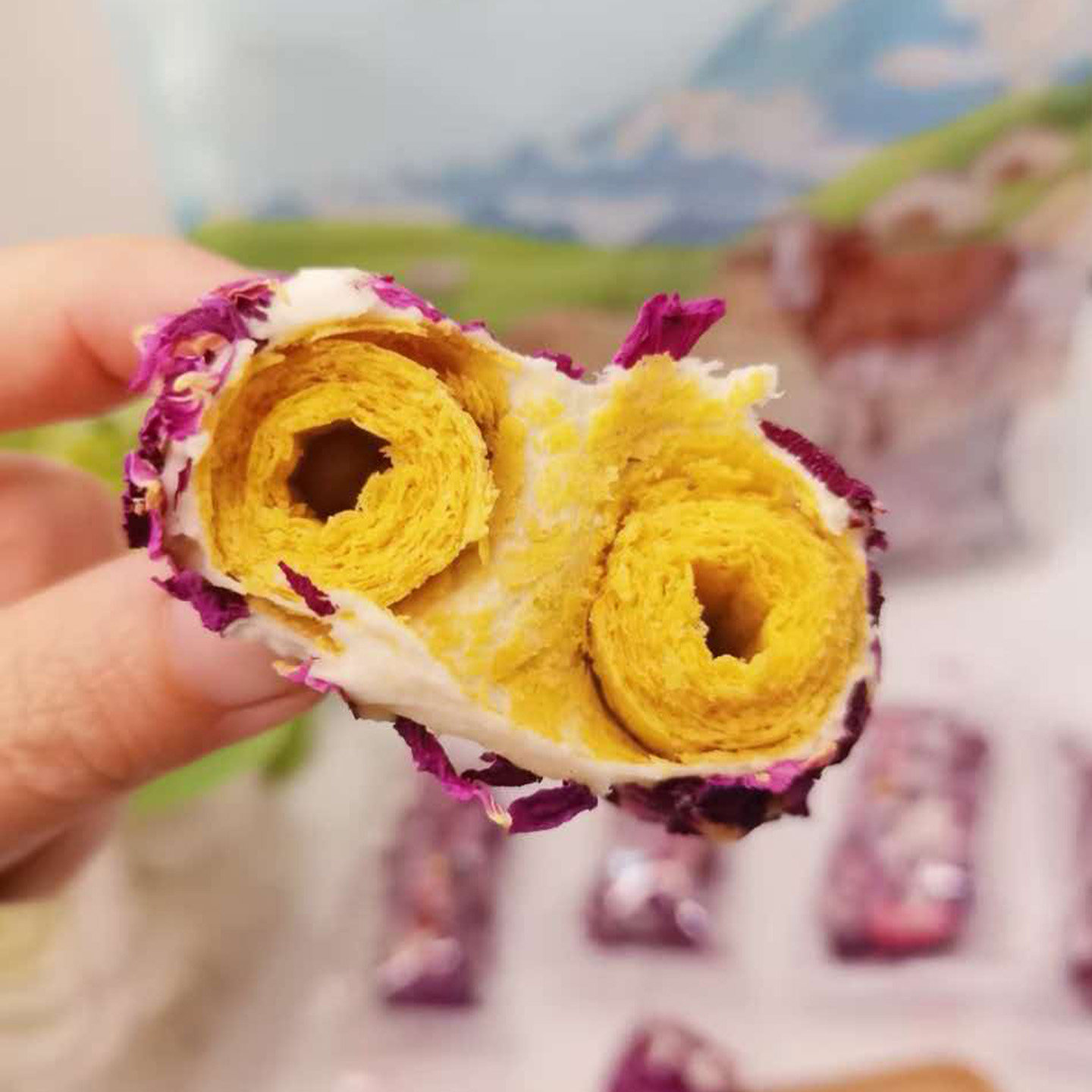 西域皇后玫瑰味拉丝奶酥卷500g袋