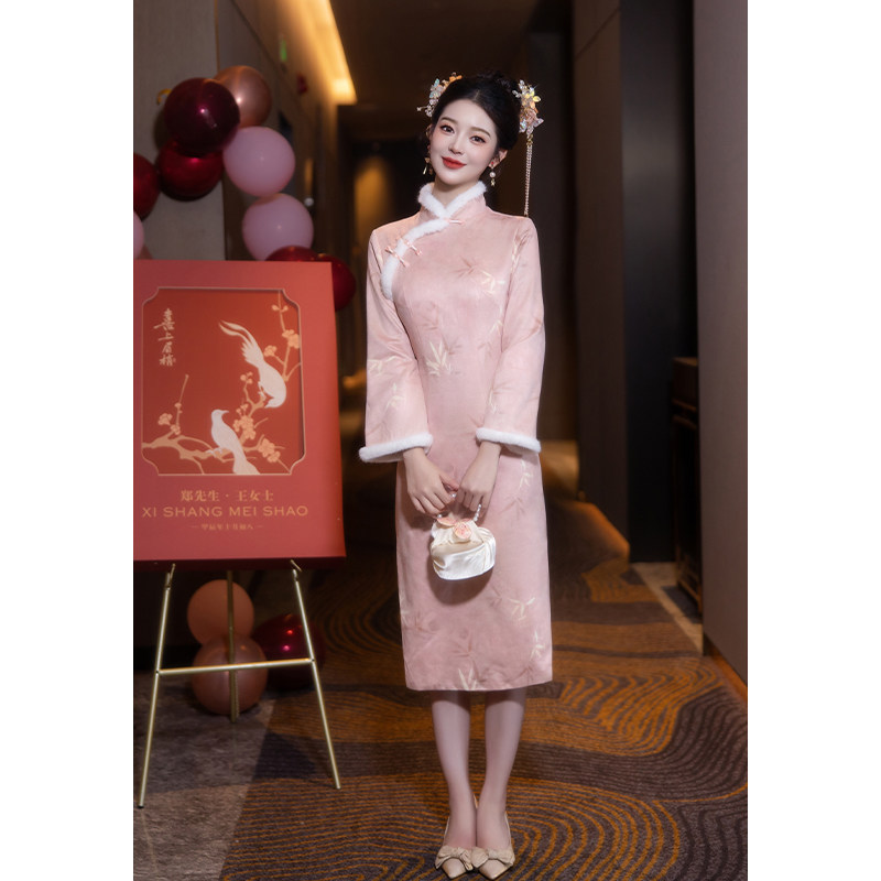 速发新中色年轻款国风粉式旗袍订婚礼服裙日常新娘长敬冬季毛毛袖