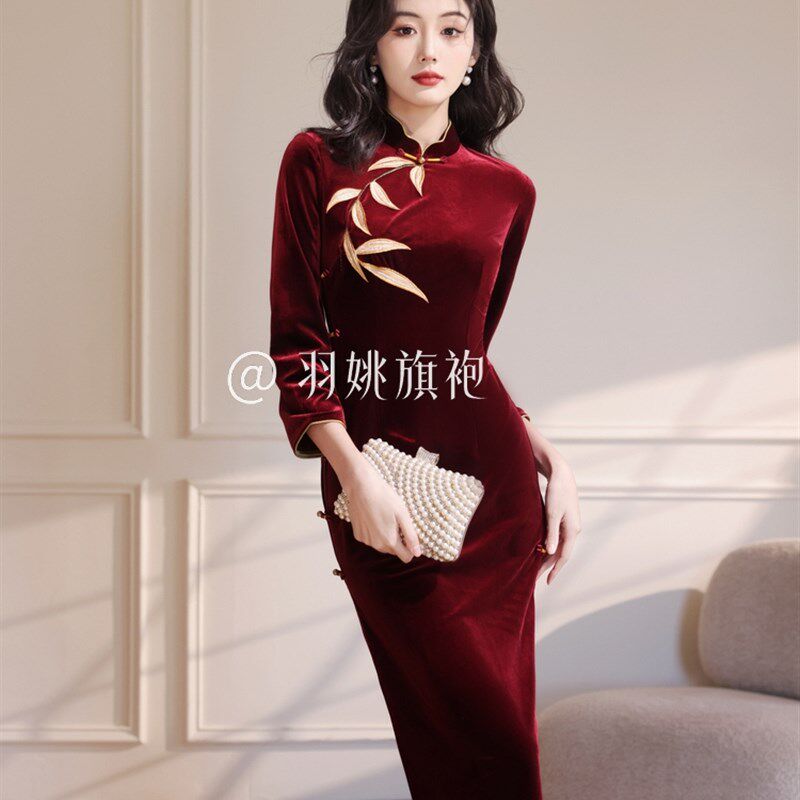 极速红色旗袍2025新款女新中式丝绒刺绣复古气质优雅日常走秀演出