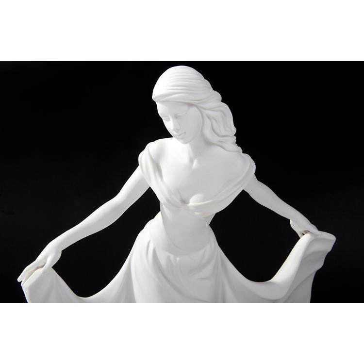 高档陶瓷人物雕塑创意欧式客厅电视柜家居装饰礼品摆件