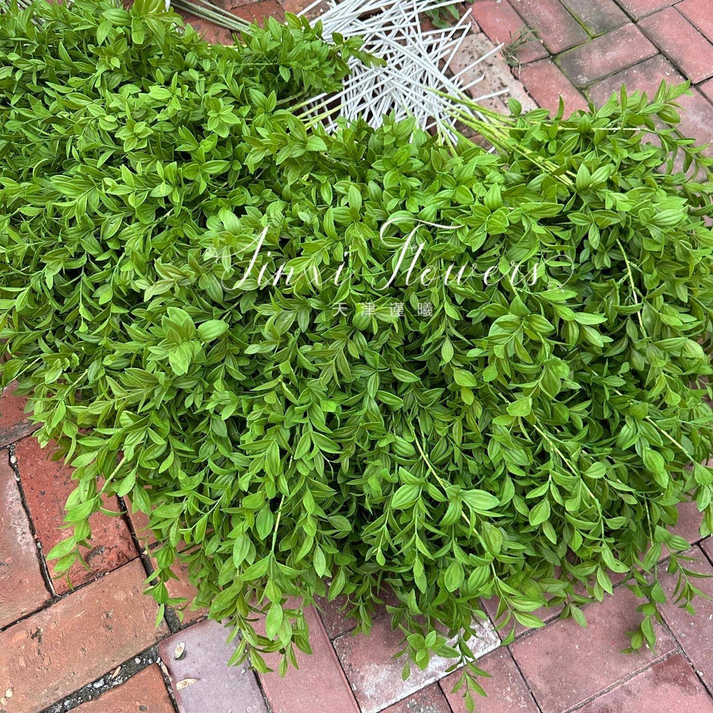 绿色系列仿真花马尾松百合竹情人泪绣球玫瑰婚庆假花仿真花束