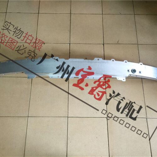 适用于奔驰C级W205前杠C180内骨C260内铁C300防撞梁C200支架