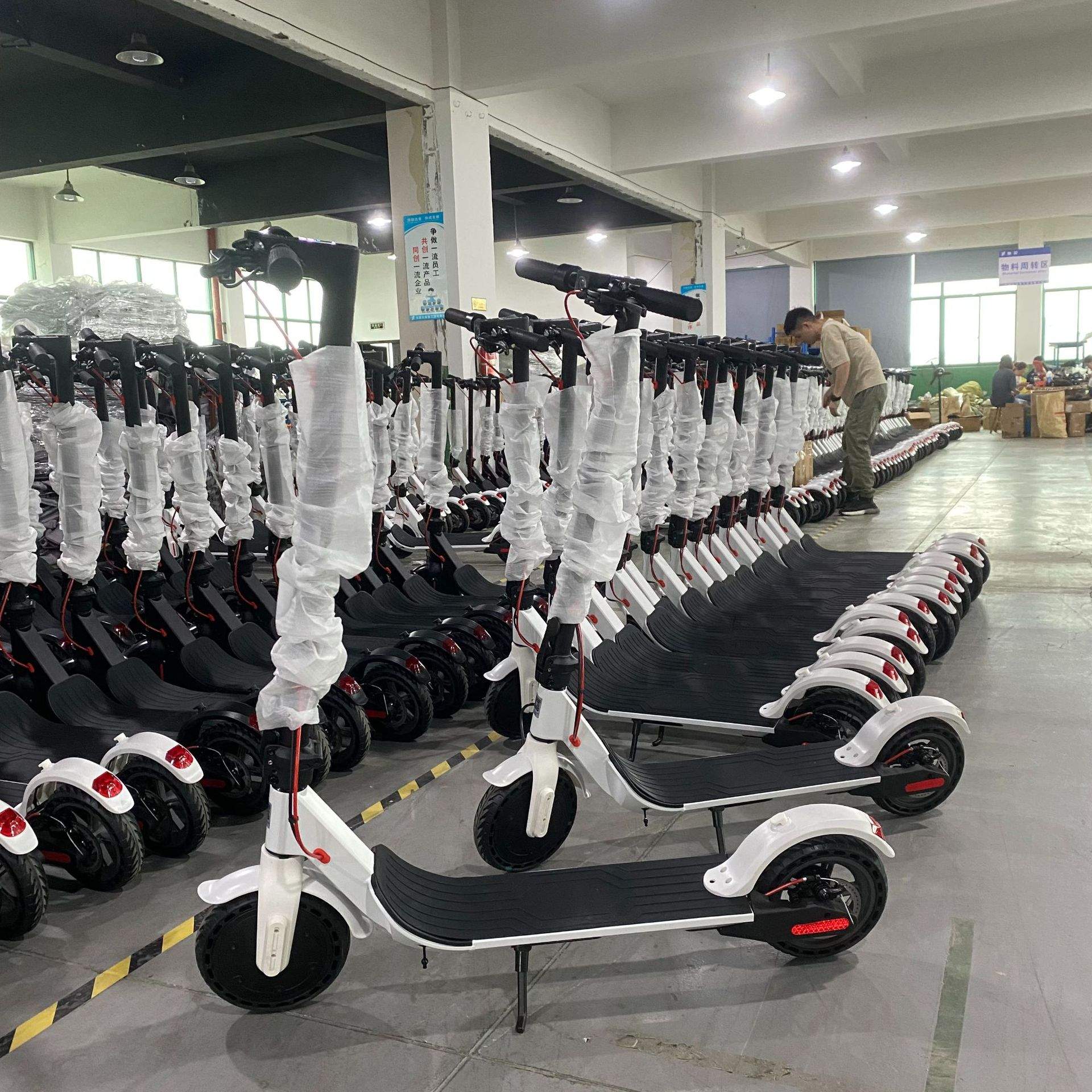 8.5inch adult foldable electric E scooters电动滑板车代步车