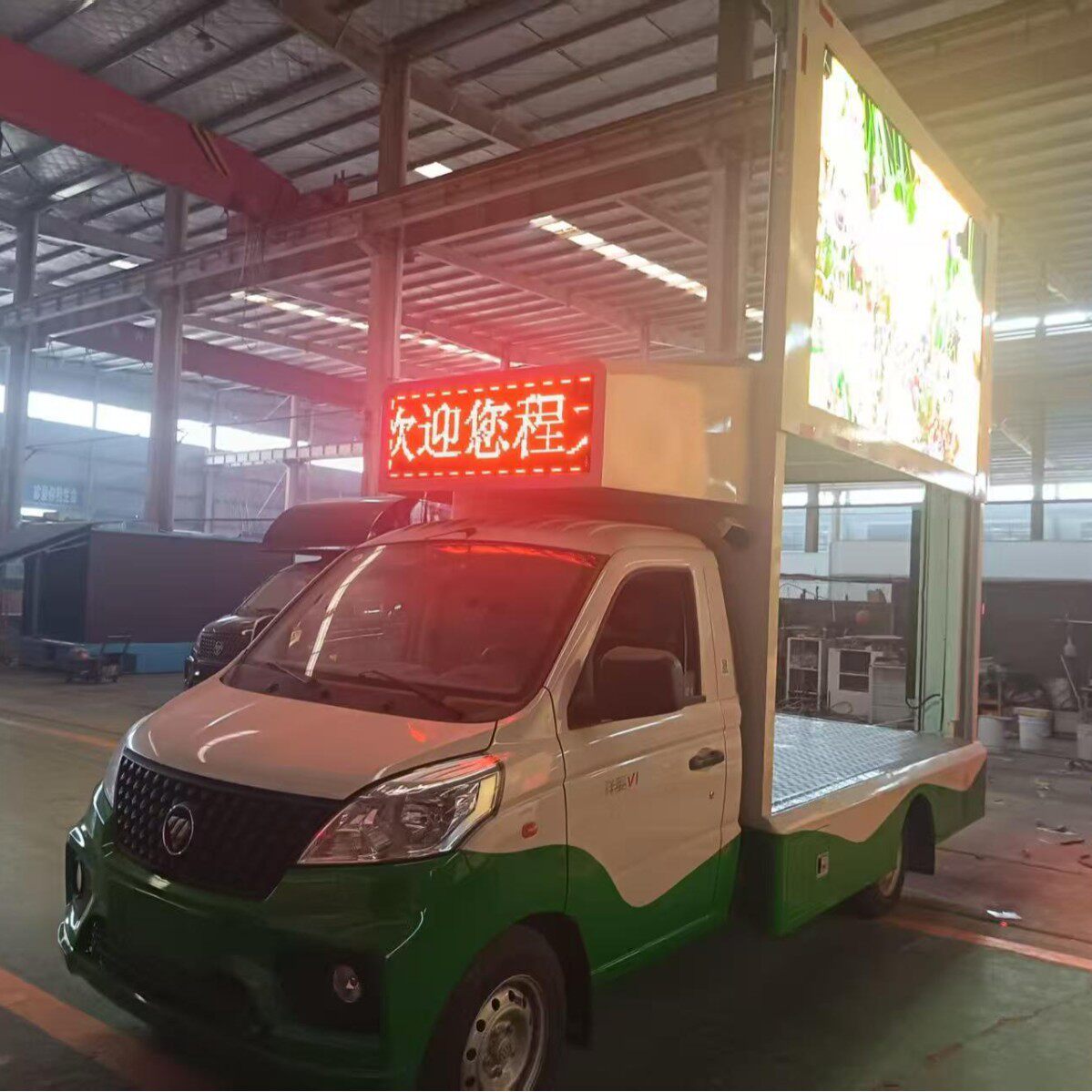 出口广告车流动摆摊餐饮汽车门窗展示广告售卖车移动茶水车