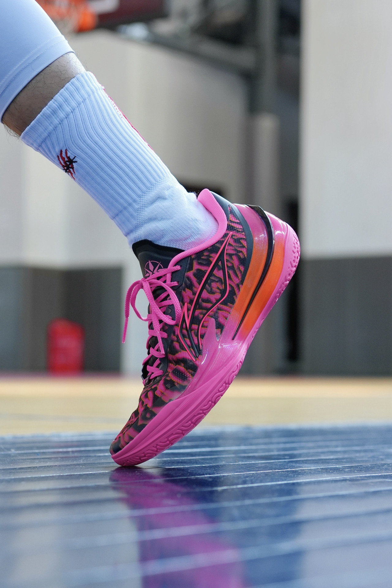 LiNing李宁 利刃5V2 3D碎影 抓地 低帮 篮球鞋 粉红豹