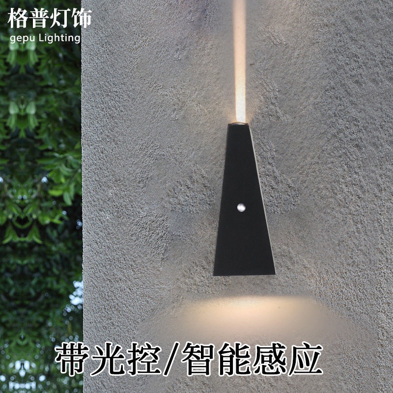 现代简约智能感应防水上下发光壁
