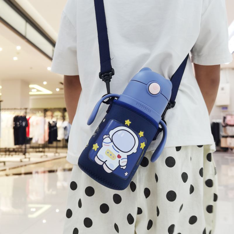 杯具熊儿童保温杯套男女宝宝吸管杯学饮杯保护R套水杯套水壶套斜