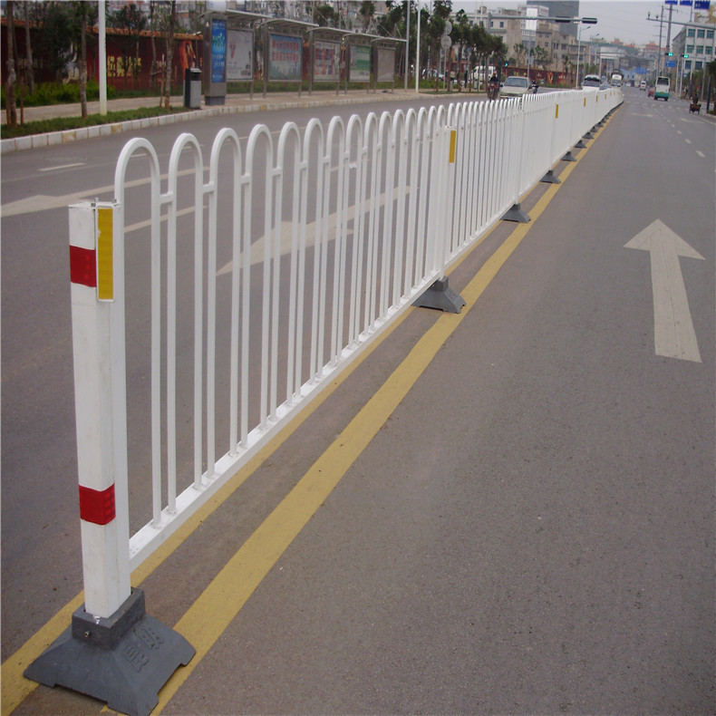 道路中央隔离京式护栏 市政护栏M型N型U型护栏隔离栏铁丝网