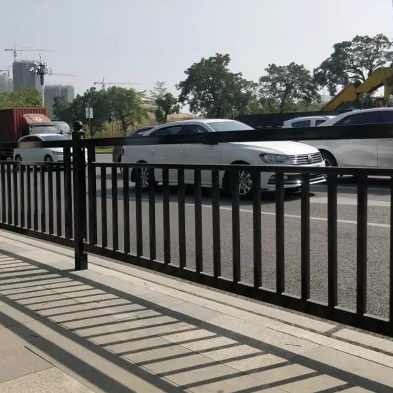 公路人行道交通防护隔离栏锌钢马路护栏蓝白防撞 市政护栏道路护