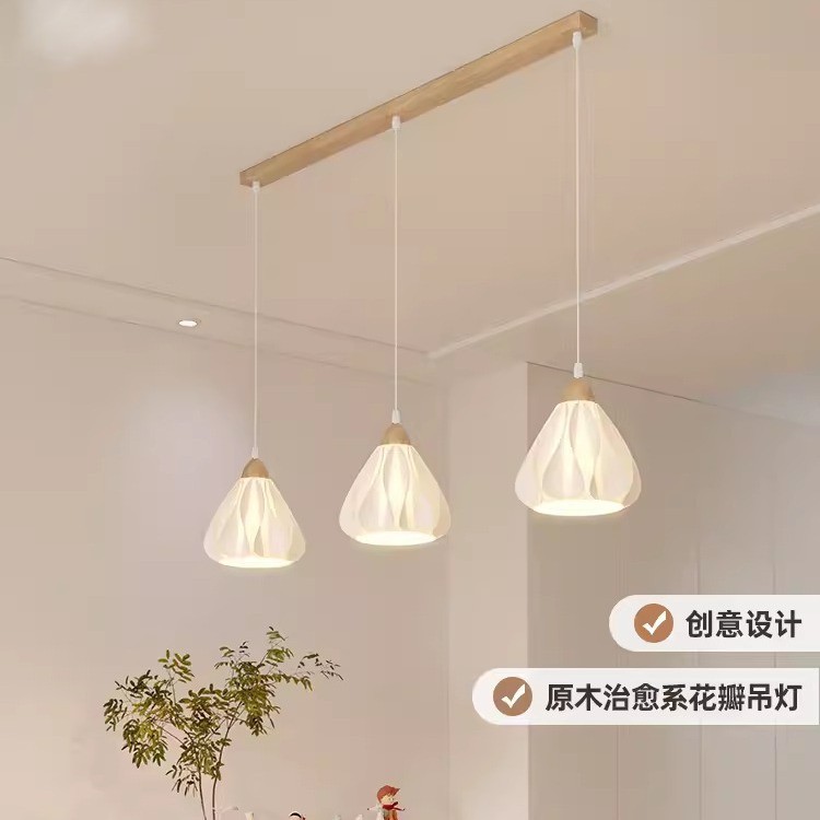 现代简约原木风艺术餐厅三头吊灯奶油风餐桌氛围灯饭厅吧台花瓣灯