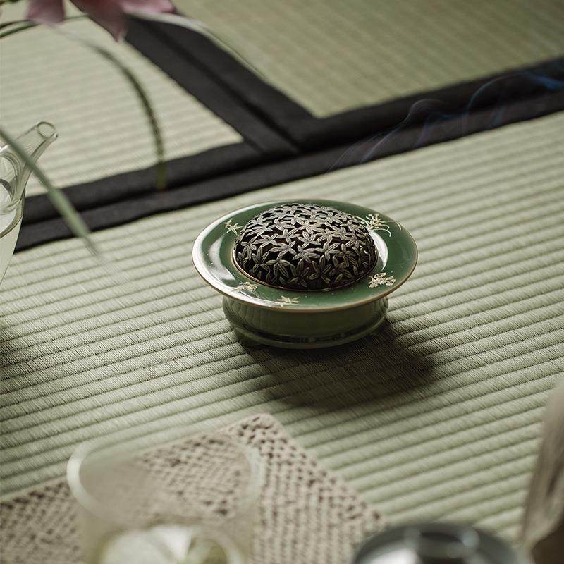 越窑梅子青瓷香炉带铜盖家用室内创意盘香檀香线香插香道驱摆件