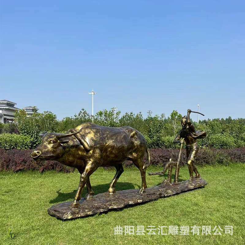 农耕文化主题耕牛雕塑牛拉犁雕塑农村文化主题劳动农民民俗玻璃钢