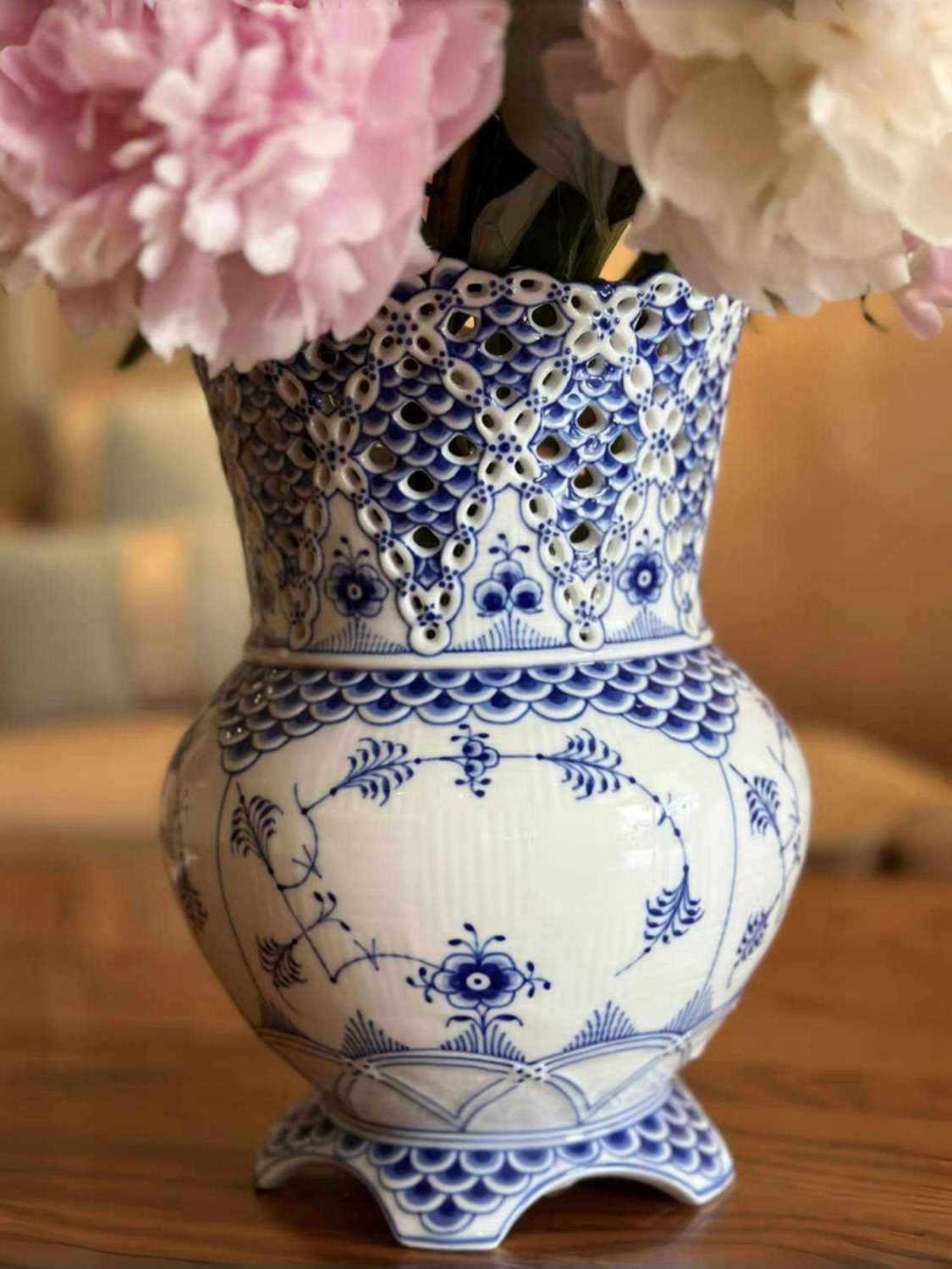 青花瓷插鲜花花瓶摆件镂空唐草复古中古镂空客厅陶瓷花瓶歌本同款