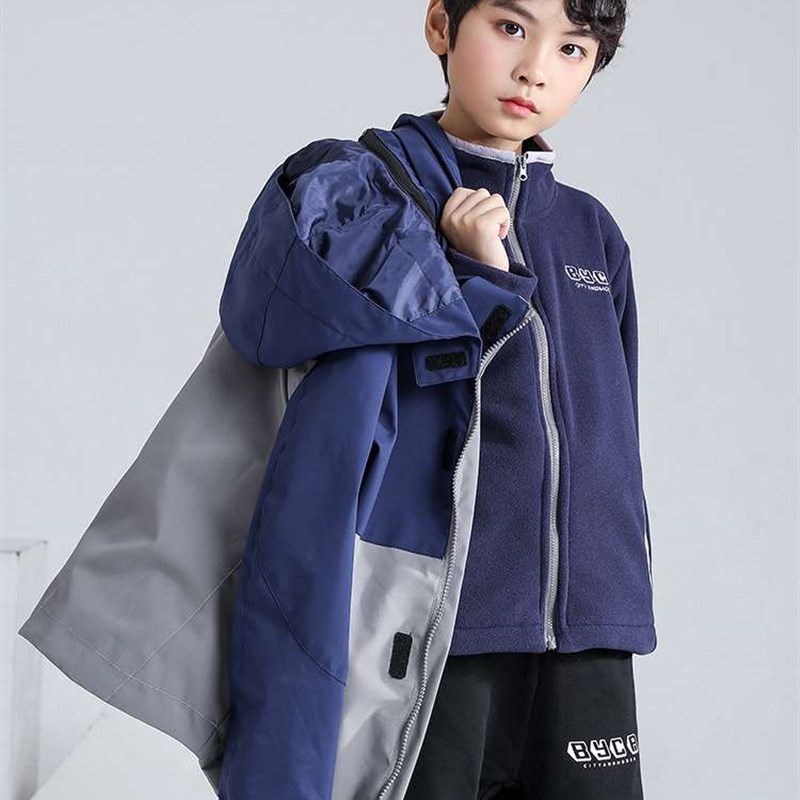 布衣草人男童冲锋衣三合一可拆卸中大童2022秋季新款儿童风衣外套