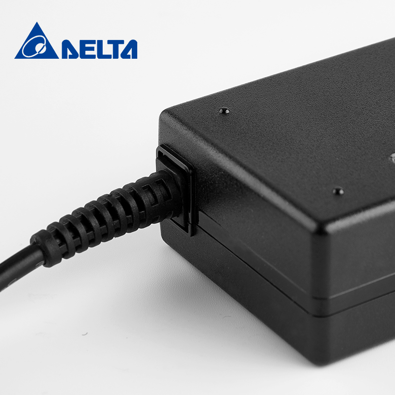 厂家厂家神舟精盾K590S-I7 D0 D1 D2 D3笔记型电脑电源配接器19V4