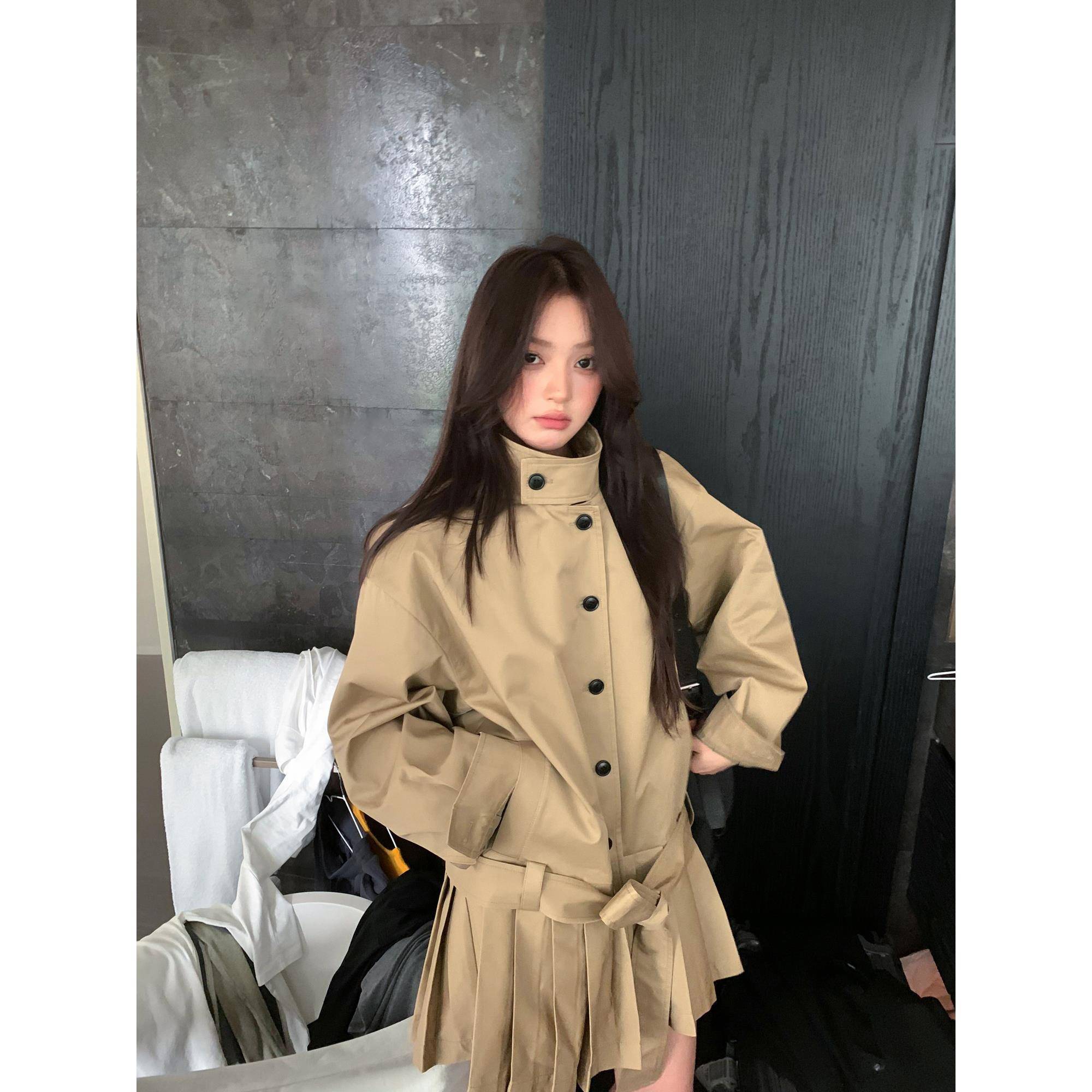 高级感小众立领风衣外套女秋季新款韩系高智感两穿百褶连衣裙