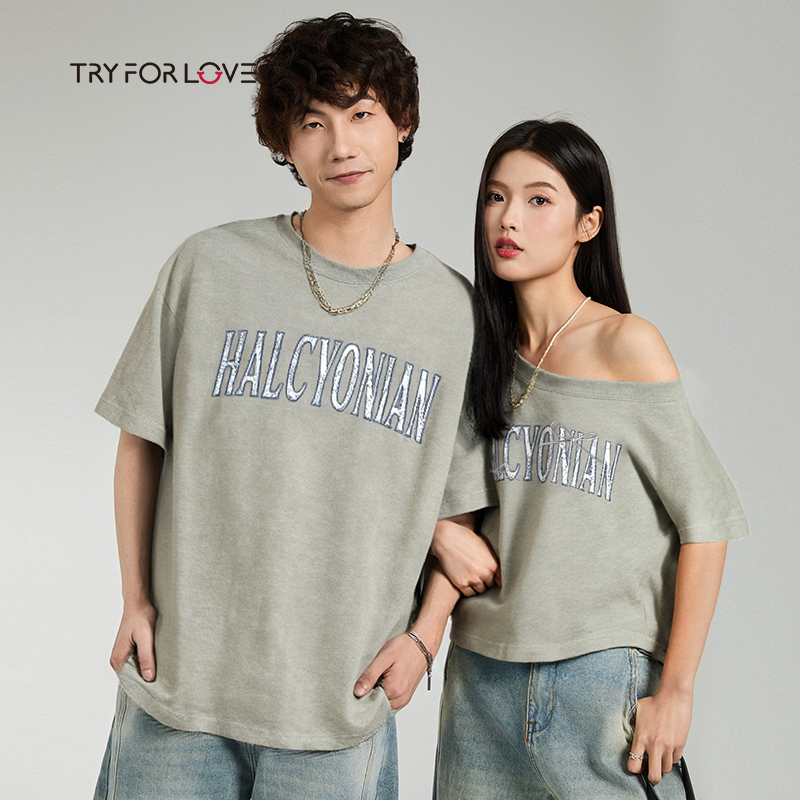 TRYFORLOVE斜领露肩设计感情侣装短袖t恤2025新款夏季一字肩上衣