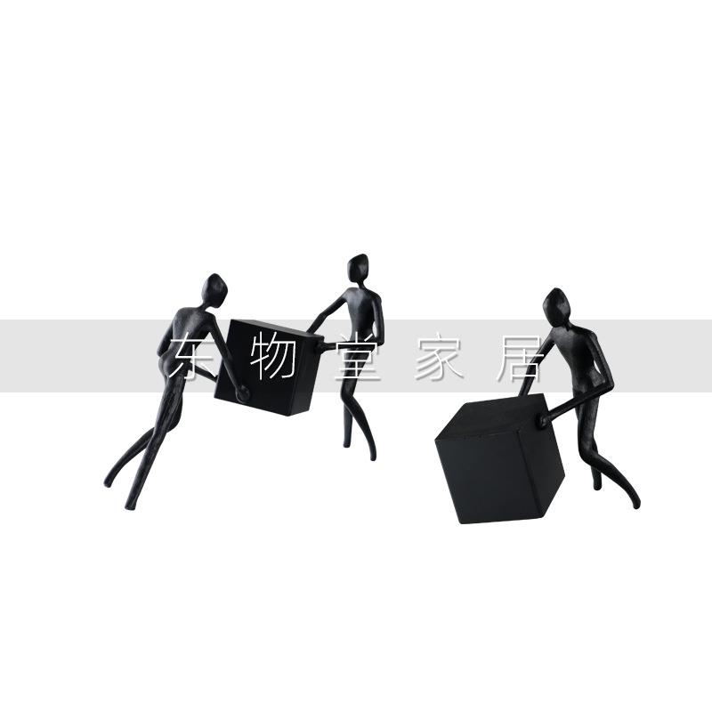现代简约金属人物摆件小黑人铸铝雕塑推方块蹲人艺术手办工艺品