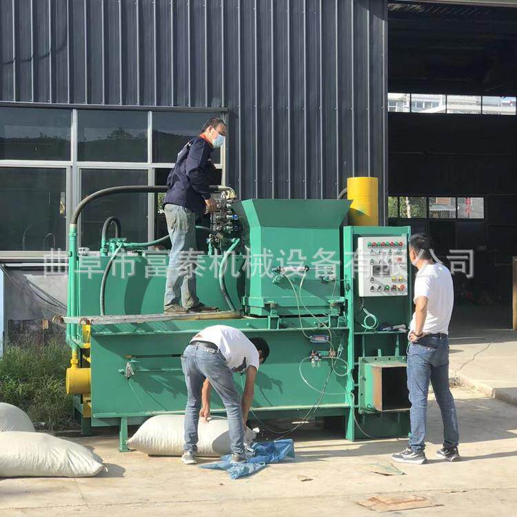 双缸牛羊饲料压块打包机 自动装袋玉米秸秆粉碎打包机 稻草压块机