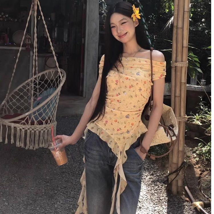 红人馆短袖t恤女夏2025新款爆款一字肩碎花设计感独特绝美小上衣