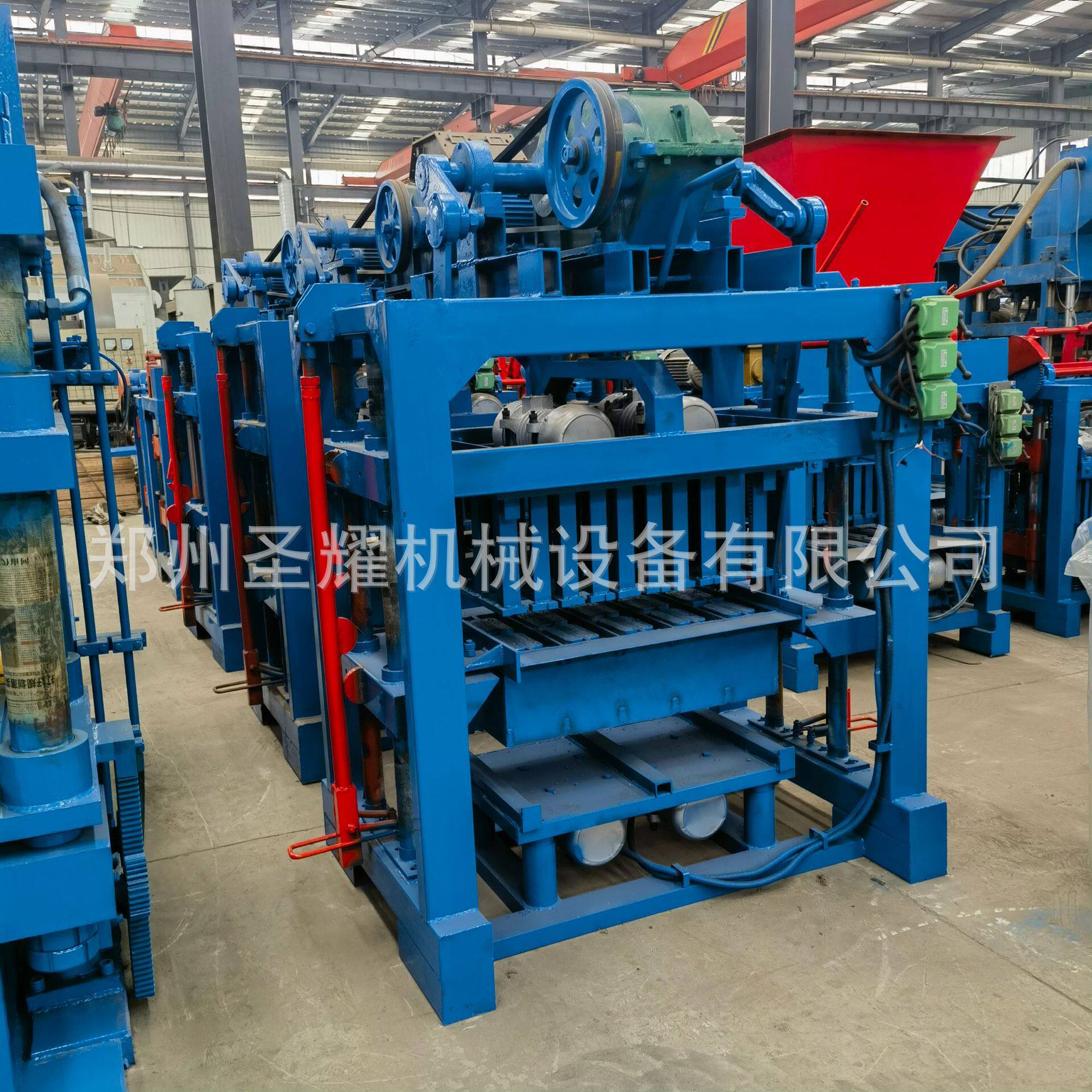 水泥空心制砖机圣耀4-40型免烧砖机可做各种水泥砖小型水泥垫块机
