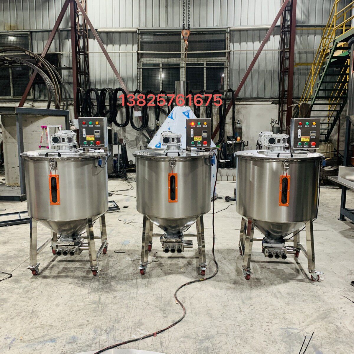 厂家直销300L出口中速塑料搅拌机立式混料机拌料机均化仓搅拌桶