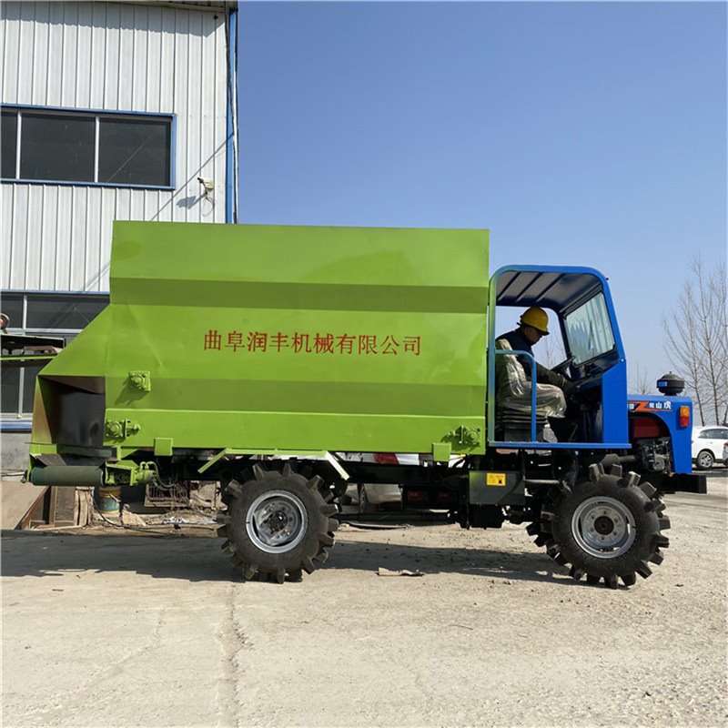 新能源电动3方撒料车柴油动力四轮轻卡日粮送料车干湿两用喂牛车
