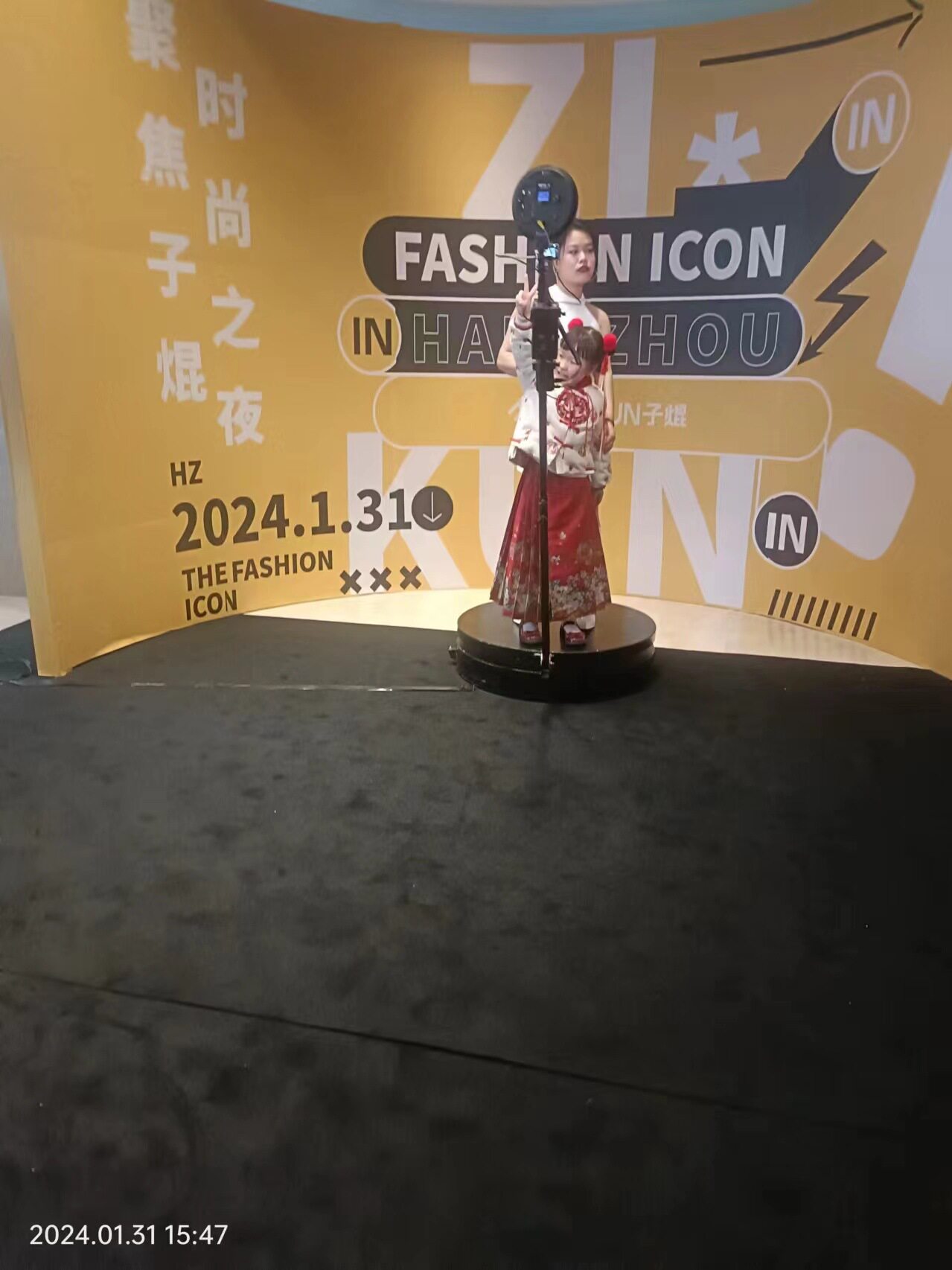 360环绕拍摄转台转盘自动旋转平台360 photo booth拍照摄影展示台