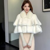 诗美秋冬新款 环保獭兔毛斗篷披肩仿狐狸毛领皮草外套女式 保暖气质