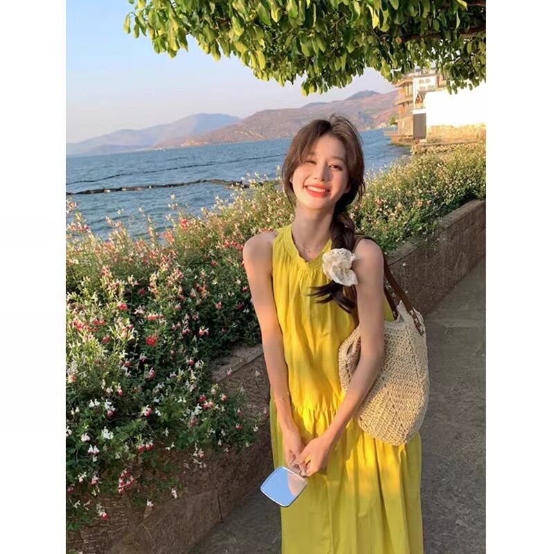 夏女新款法式复古挂脖显瘦连衣裙