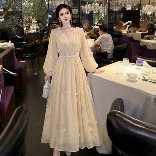 诗美【年后发】新款超好看氛围感连衣裙女高端蝴蝶花朵浪漫长裙