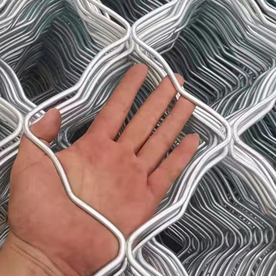 镀锌铁丝网围栏防护美格加粗护栏网格网片隔离养殖铁网钢丝网焊接