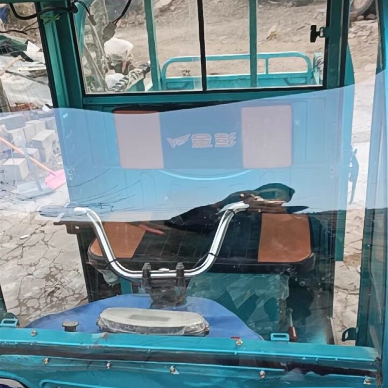 电动三轮车挡风板雨棚前挡风玻璃改装高清透明前挡雨板塑胶耐力板