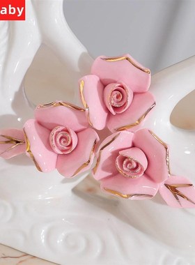 新款天鹅摆件装饰品陶瓷客厅玄关卧室创意女生礼物可爱结婚酒柜家