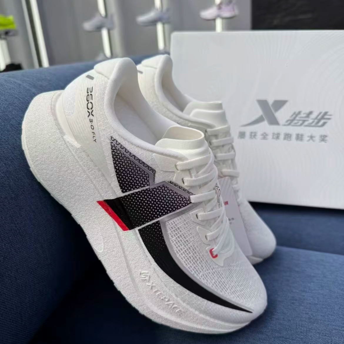 特步360x3.0FLY碳板跑鞋